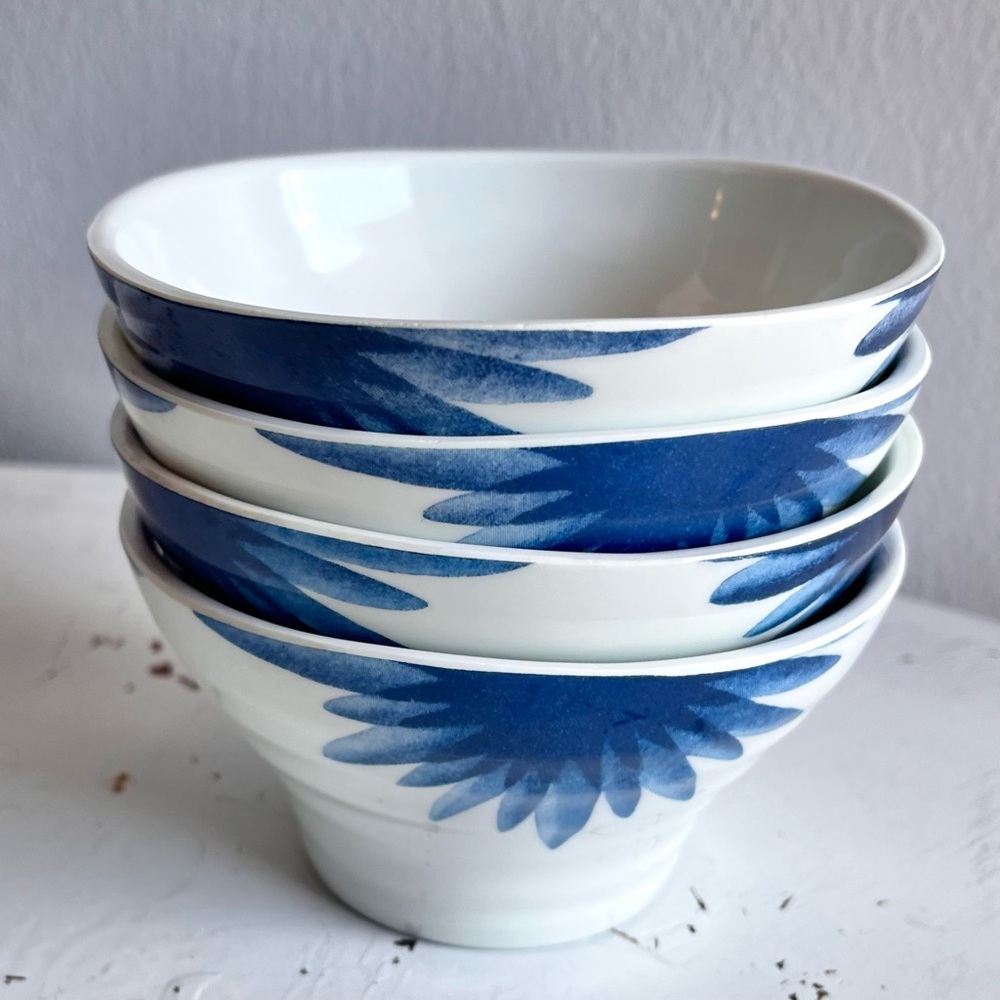 Melamine Ware G 204 Set of 4 Bowls White with Blue Floral Yamato Plastics Japan